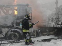 Varese, autoarticolato contro cabina del gas: esplosione, rogo, gravi danni