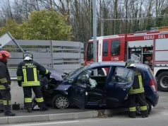 Cairate (Varese): auto contro muraglione, 20enne ferito e ricoverato
