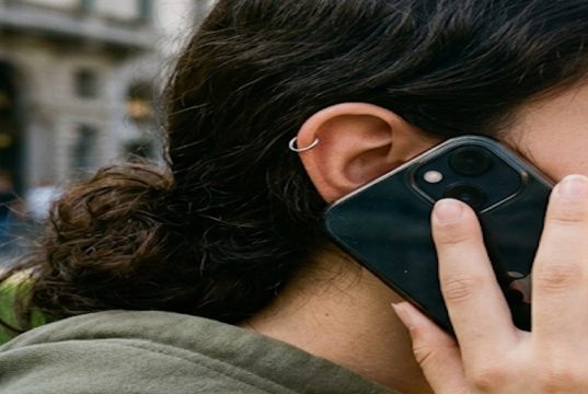 Scuola dell’obbligo, scatta il “No Natel”: cellulari azzerati in aula e fuori