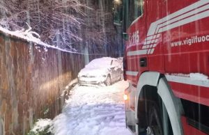 Valganna (Varese): incidente su strada innevata, quattro in ospedale