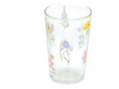 Gefährliches Trinkglas im Regal: Flying Tiger ruft Produkt wegen Giftstoffen zurück