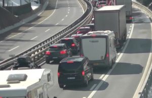 San Gottardo, code da Giovedì Santo: niente sorpresa, tanta pazienza