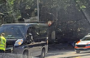 Avegno-Gordevio, incidente sulla Cantonale: seri danni ad un furgone