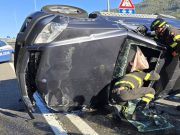 Como, collisione “a tre” appena fuori dall’autostrada: feriti, disagi, code