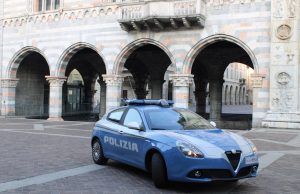 Filmano Como dal tetto del Broletto: denunciati per procurato allarme