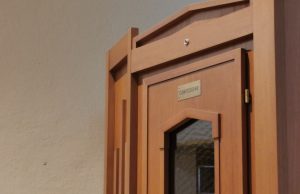 Arcisate (Varese), finto prete tenta la truffa. Smascherato (dal prete vero)