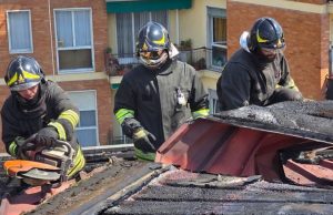 Gallarate (Varese): rogo su un edificio, sgombero forzato, un intossicato