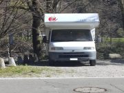 Filo di nota / “Camper” in sosta abusiva: tollerare sì, ma c’è un limite…