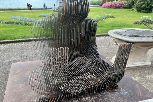 Lugano area “Parco Ciani”, ci risiamo: vandali sull’icona di Satoshi Nakamoto