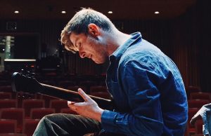 Suoni ricercati e trasversali, a “Jazz in Bess” il trio di Tom Ollendorff