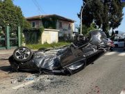 Solbiate con Cagno (Como): auto contro recinzione, uomo in ospedale