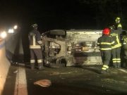 Travedona Monate (Varese): cervo evitato, auto ribaltata, uomo ferito