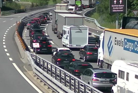 A2 al San Gottardo, code pentecostali. E che lo Spirito santo ci aiuti