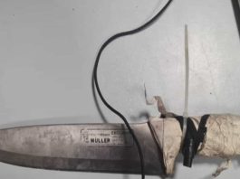 Como: droga e coltellacci nell’auto non assicurata, tre uomini nei guai