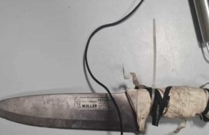 Como: droga e coltellacci nell’auto non assicurata, tre uomini nei guai