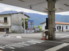 Frontiera su Dirinella, occhio alla spesa: orari ridotti per il “tax free”