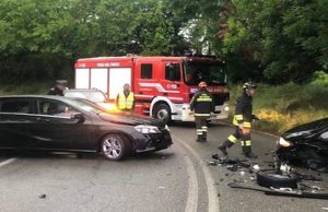 Gavirate (Varese): scontro tra auto in zona nordlacuale, uomo ferito