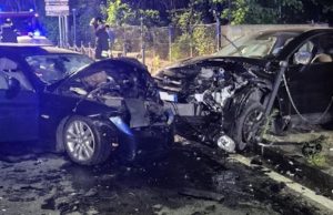Cittiglio (Varese): scontro fra due auto nella notte, feriti tre giovani