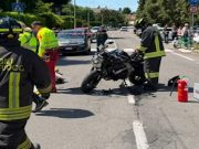 Mariano Comense (Como): violento impatto auto-moto, 36enne in ospedale