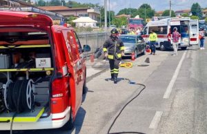 Appiano Gentile (Como): collisione moto-auto, due persone ferite