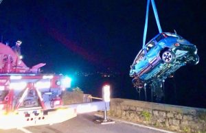 Argegno (Como): frontale, auto nel lago, muore 37enne, tre feriti, un arresto