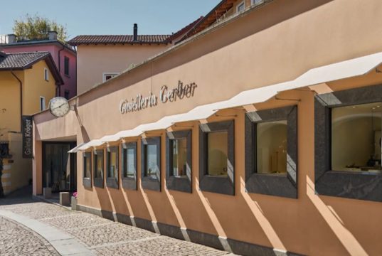 Ascona, spaccata notturna alla “Gerber”: ladri via con cinque orologi