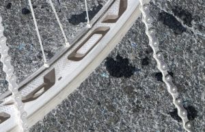 Azzate (Varese), tragedia sulla Provinciale: 54enne cade dalla bici e muore