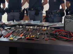 Como: rubano, fuggono, tentano di investire un agente. Arrestati entrambi