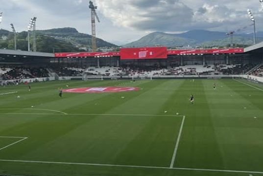 A margine / Lugano stadio, in…felicità è un bicchiere di vino con un panino