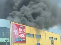 Montano Lucino (Como): a fuoco la “Max factory”, colonna e nube di fumo