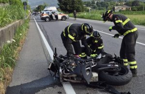 Montorfano (Como): schianto contro furgone, muore un motociclista