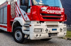 A2 zona Lodrino direzione nord, vettura a fuoco: in salvo il conducente