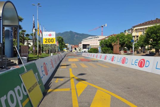 Locarno, caduta rovinosa al “Tour de Suisse” femminile. Colpa dell’asfalto?