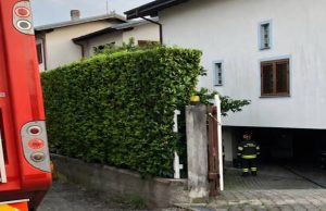 Tradate (Varese): incendio in un “garage”, fiamme domate. Nessun ferito