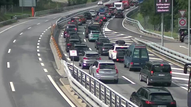 a2-san-gottardo-wassen-traffico-180726-00001
