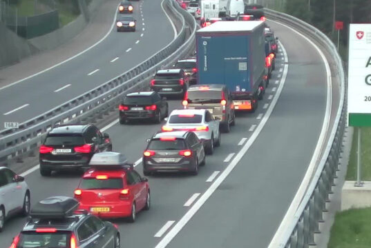 San Gottardo aiutaci tu: già in doppia cifra le colonne in direzione Ticino