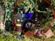 Lurago d’Erba (Como): auto fuori strada nella notte, tre giovani in ospedale