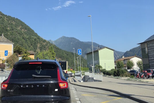 Filo di nota / Bassa ValleMaggia paralizzata. Per un cantiere demenziale