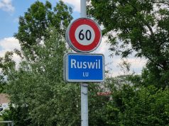 Ruswil (Kanton Luzern): Kind tritt auf Fahrbahn, Fünfjährige bei Kollision mit Auto verletzt