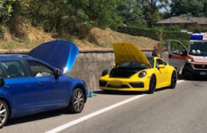 Varese, collisione “a tre” sulla Nordlacuale: due persone in ospedale