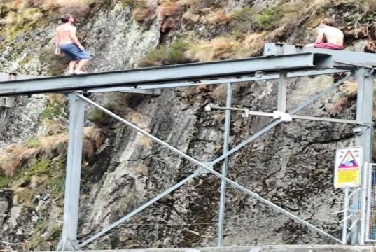 A margine / Al vacanziere stupido nulla frega di cartelli e “securini”